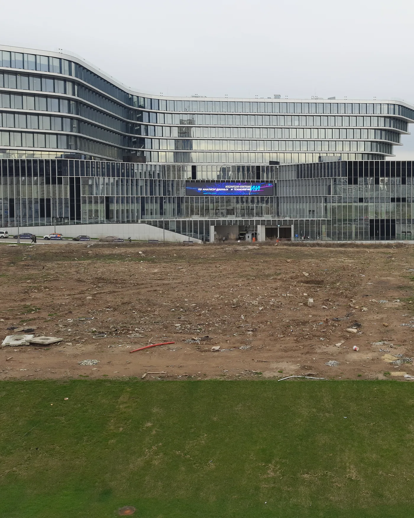 Незастроенная земля у кластера «Ломоносов», в 310 метрах от участка